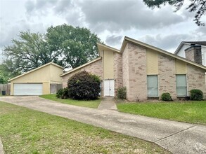 Building Photo - 12011 Carriage Ridge Ct