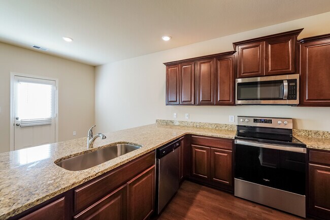 Foto del edificio - 484 Clover Cir