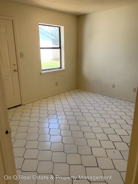 Building Photo - 695 Jill St