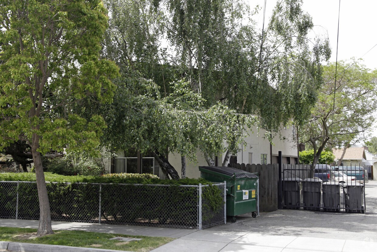 Foto del edificio - 16101-16111 Marcella St