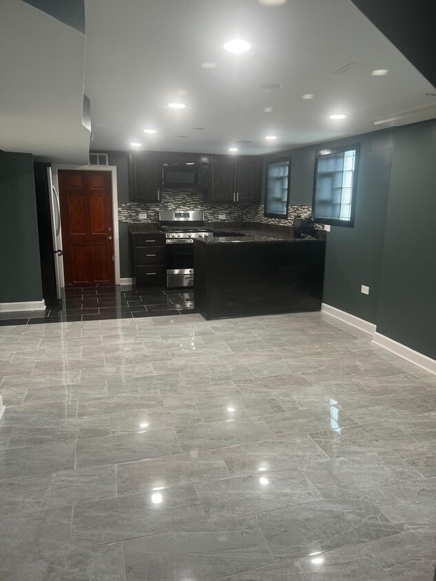 Foto principal - 6164 N Hamilton Ave