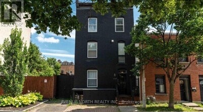 Building Photo - 208-208 Clarence St.