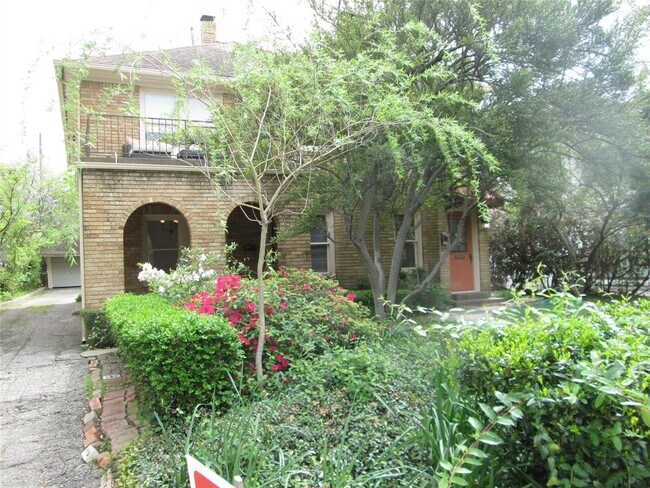 Building Photo - 3922 Hawthorne Ave