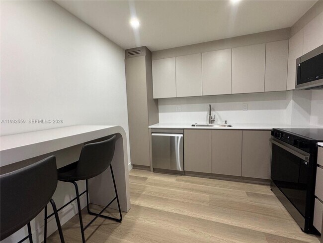 Foto del edificio - 18151 NE 31st Ct