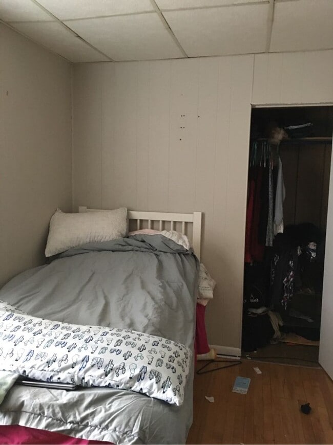 Building Photo - 830 E 6th St