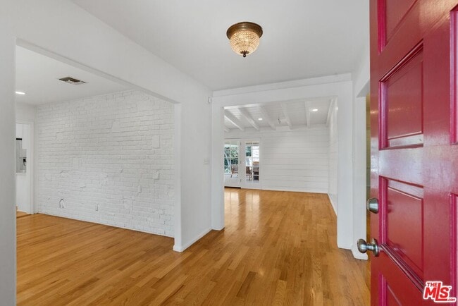 Building Photo - 5705 Sunnyslope Ave