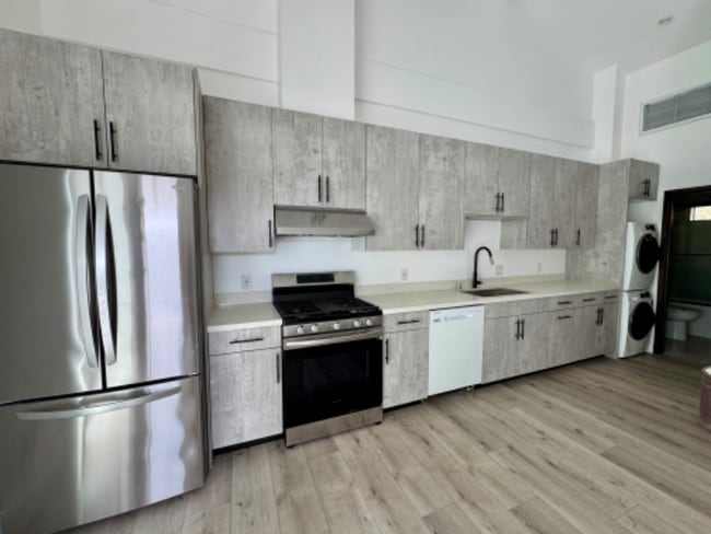 Building Photo - 7824 Shadyspring Dr