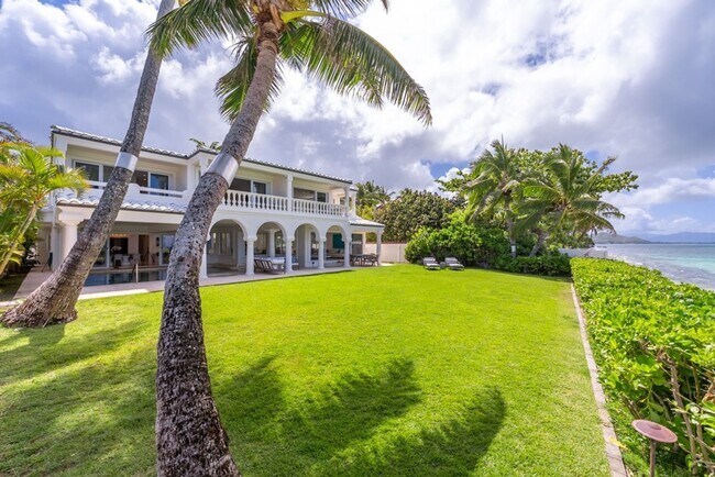 Foto del edificio - Premier Beachfront Home | Pool, Lanai, Attached Studio & Ocean Views
