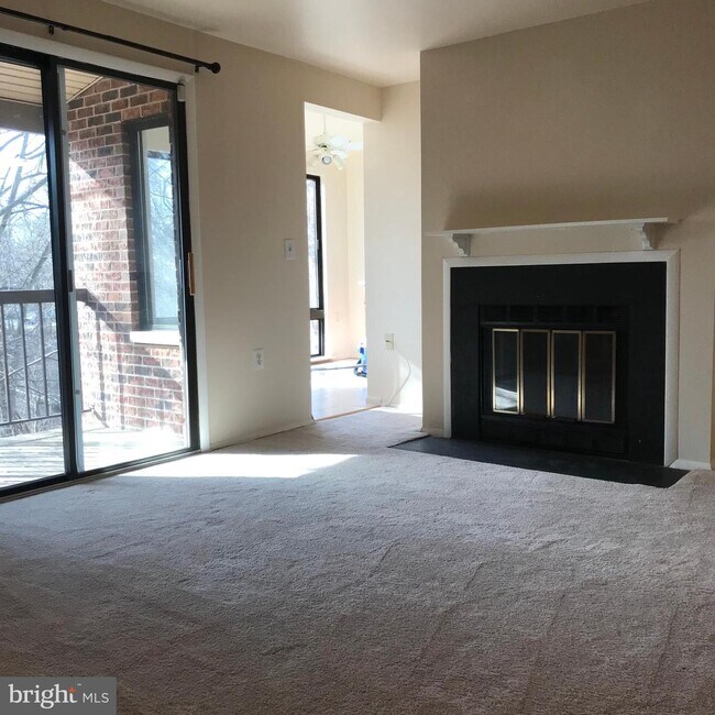 Building Photo - 18120 Chalet Dr