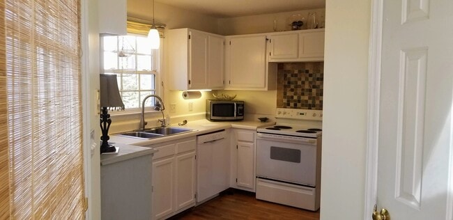 Kitchen - 7 Steeple Chase Ct