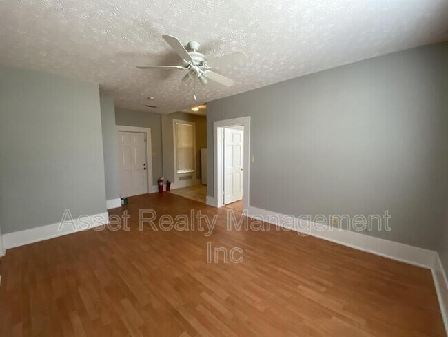 Building Photo - 1020 Oak Ave