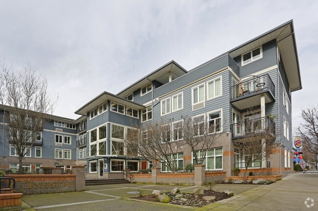 Building Photo - Cornerstone Lloyd District Apartments