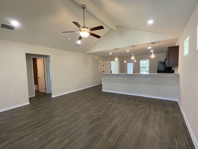 Building Photo - 115 N Pass