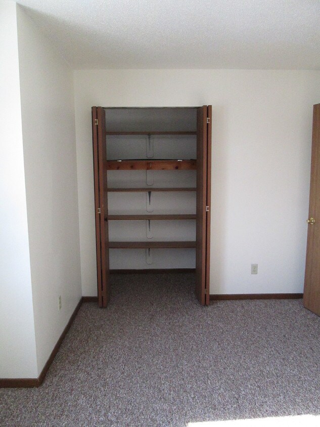Foto principal - 100 Ludland Dr