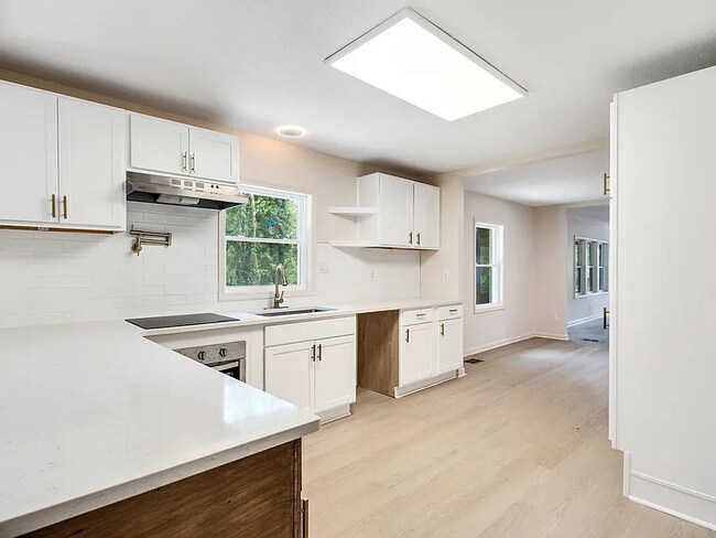 Foto del edificio - 7441 Walsh Rd