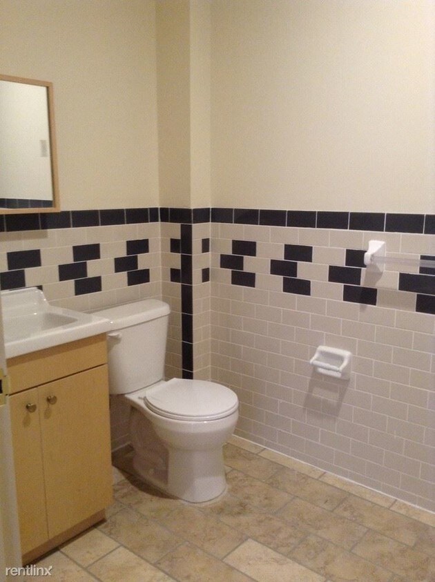 Building Photo - 22 Morton St