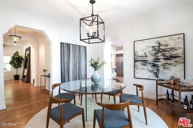 Building Photo - 3 br, 2.5 bath House - 1049 S Hayworth Ave