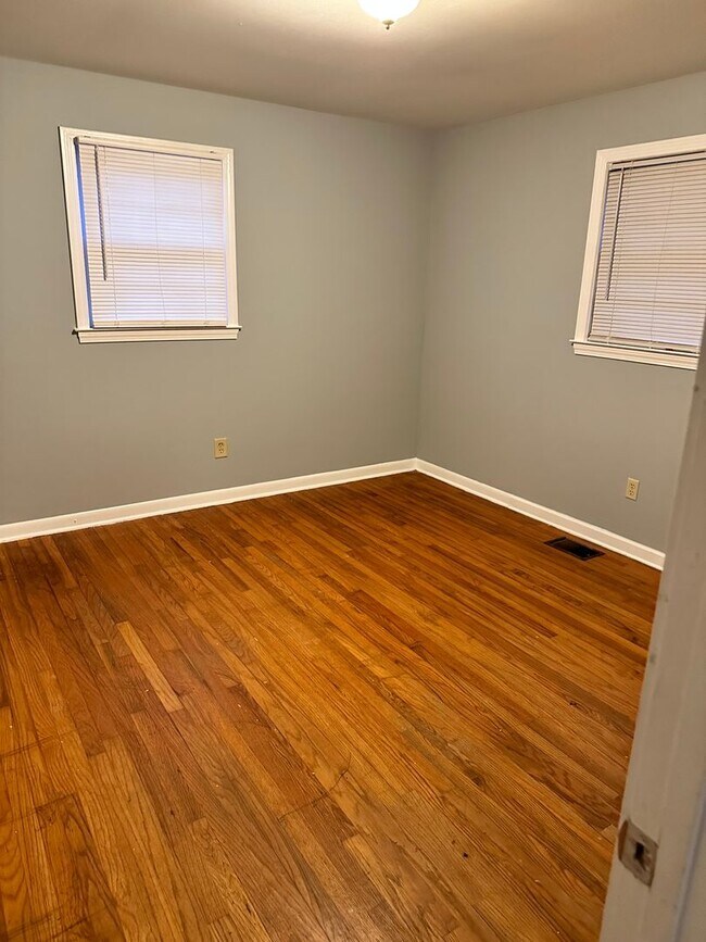 Building Photo - Convenient Location in Piedmont Near White...