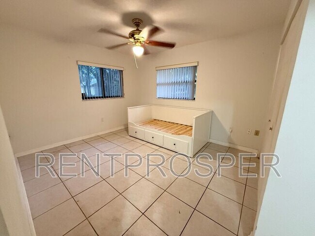 Foto del edificio - 2201 Granada Blvd