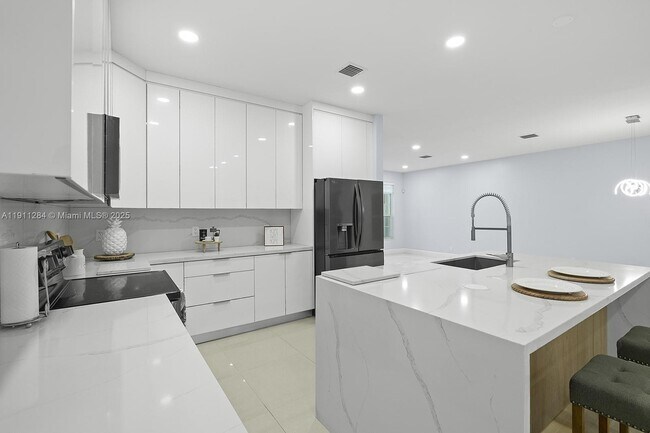 Foto del edificio - 16296 SW 26th St