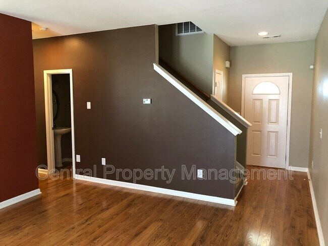 Foto del edificio - 547 Clairidge Dr