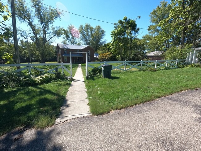 Building Photo - 1391 S Union Rd
