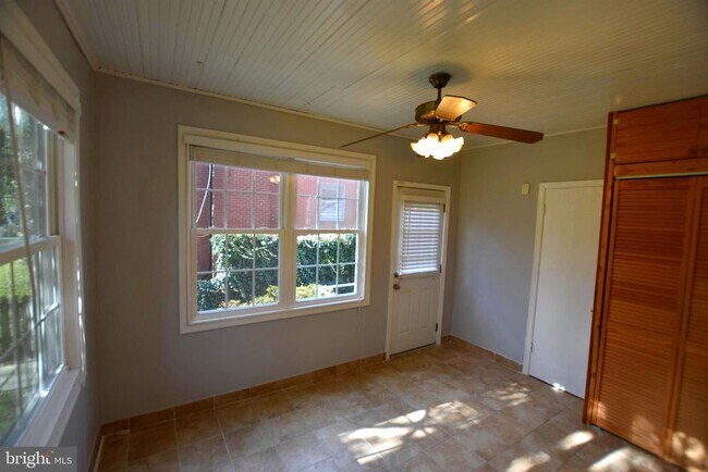 Foto del edificio - 10118 Cedar Ln