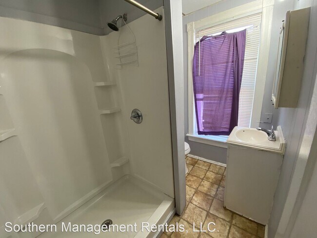 Foto del edificio - 2 br, 1 bath House - 216 N Franklin St Front