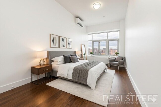 Foto del edificio - LUXURY Giant 1 BED LOFT in Queens!