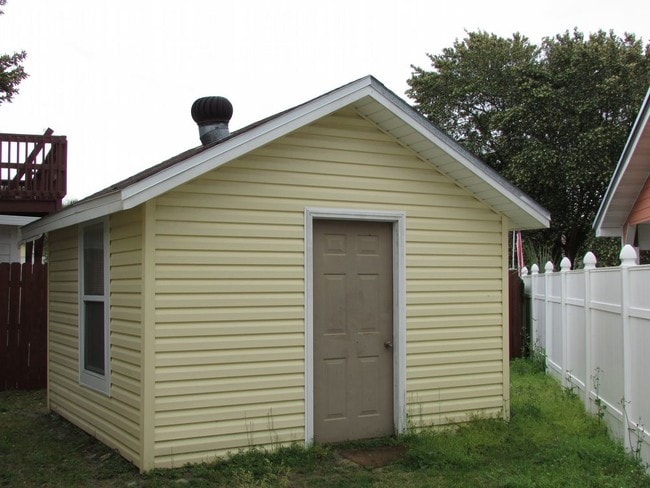 Building Photo - Bid-A-Wee