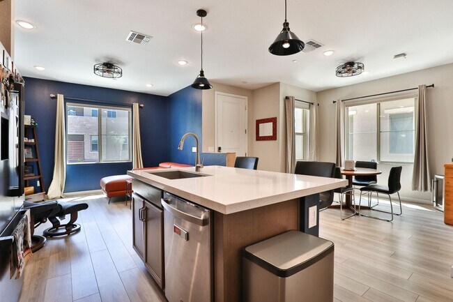 Building Photo - Gilbert Gated Community 3 bed/2.5 bath Con...