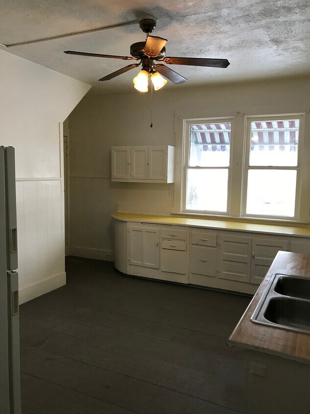 Cocina - 211 S Western Ave