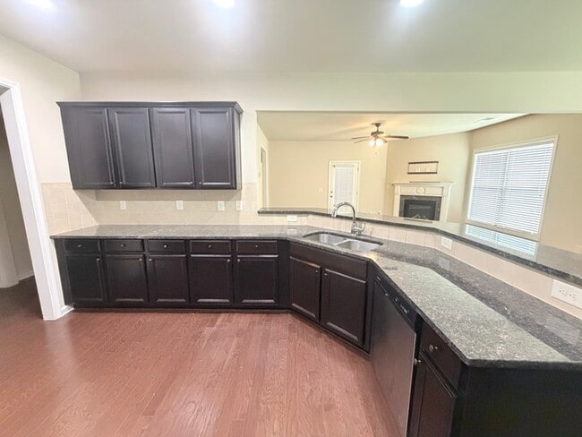 Foto del edificio - 5230 Brierstone Dr