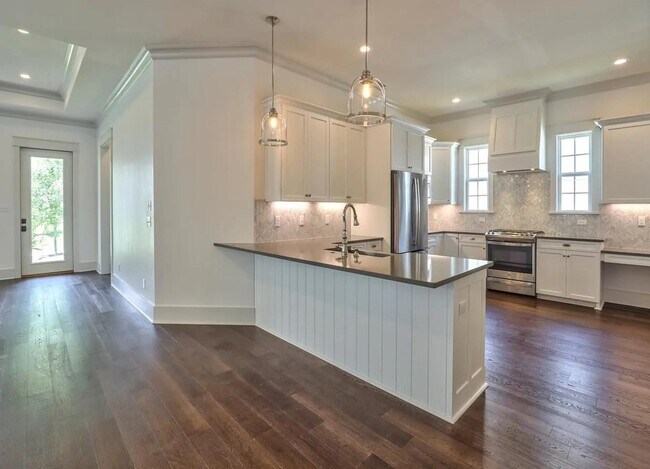Building Photo - 465 Karcher Ave