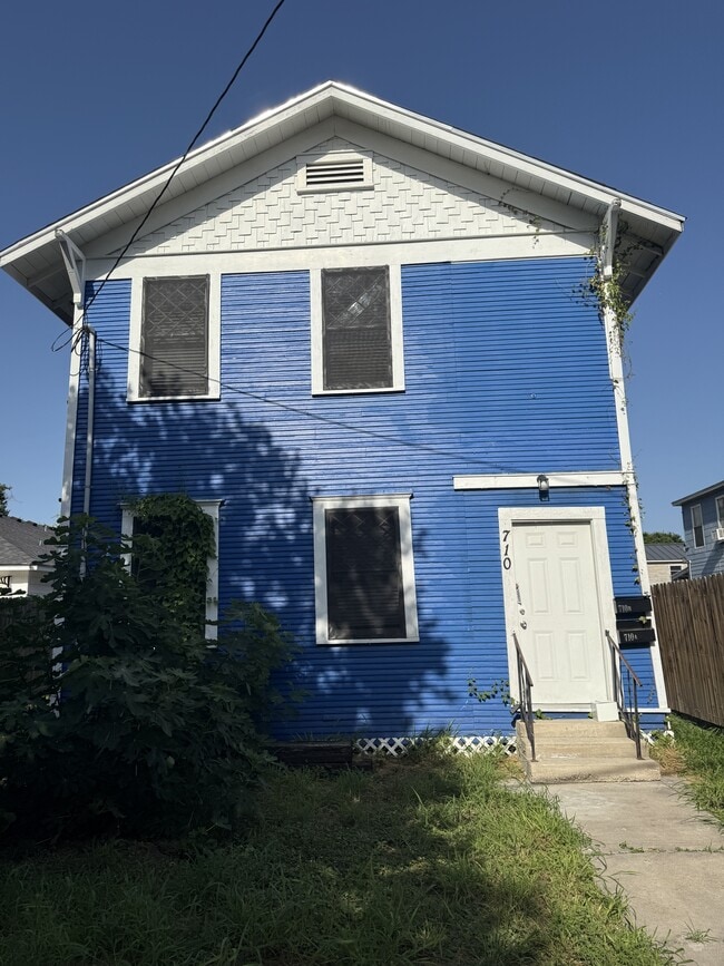 Building Photo - 710 5th St