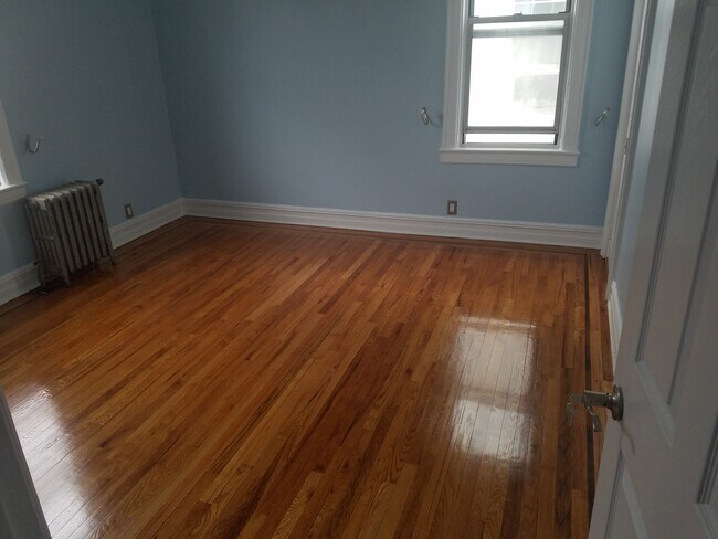 Bedroom #1 with closet - 43 Hildreth Pl