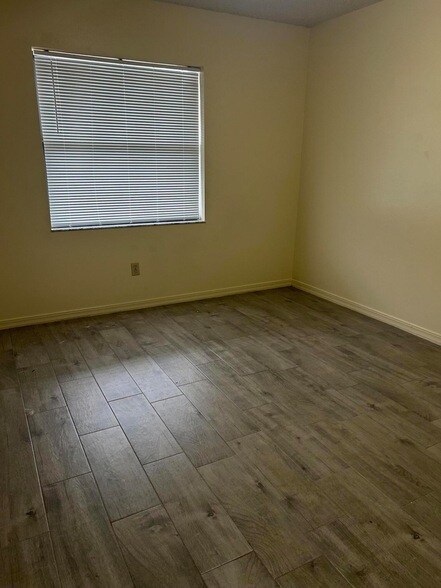 Building Photo - 617 Ixoria Ave
