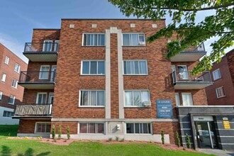 Building Photo - Le Côte Sainte-Catherine