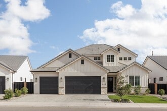 Building Photo - 329 S Water Crse Dr