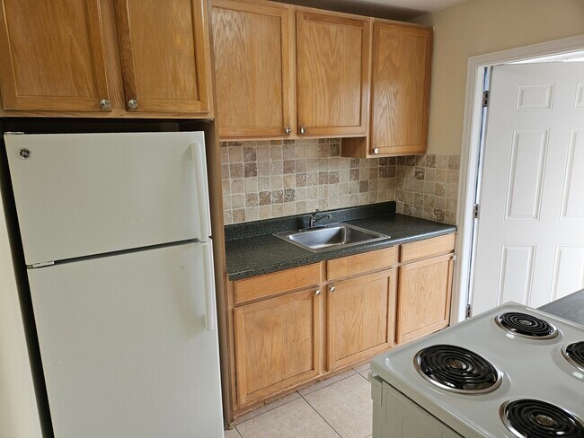 Building Photo - 825 Lighthouse Dr