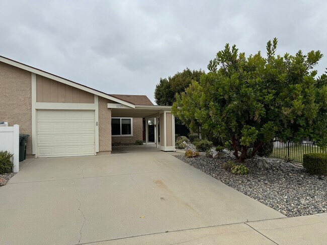 Foto del edificio - Nicely updated, one story Mission Oaks Home in Camarillo