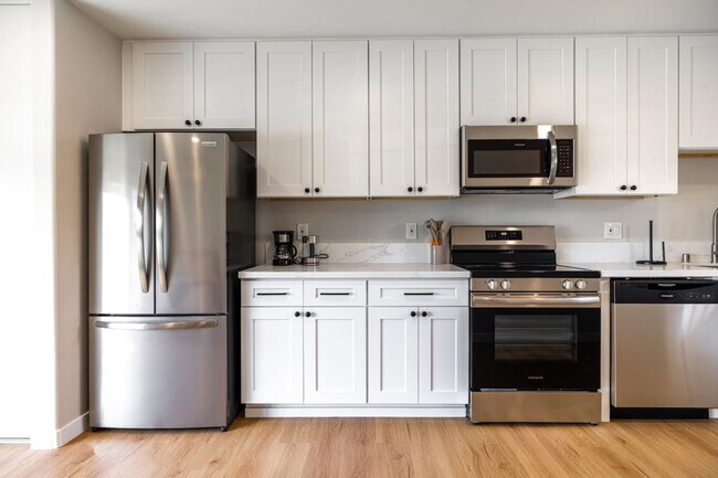 Foto del edificio - 8120 Melrose Ln