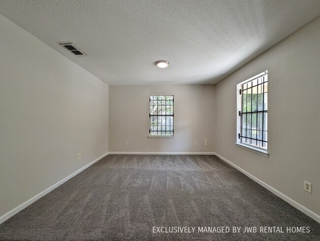 Foto del edificio - 5770 Teeler Ave