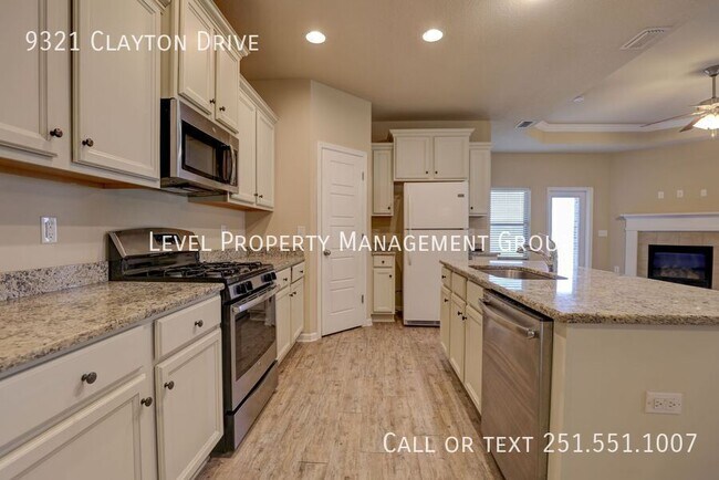 Foto del edificio - 9321 Clayton Dr
