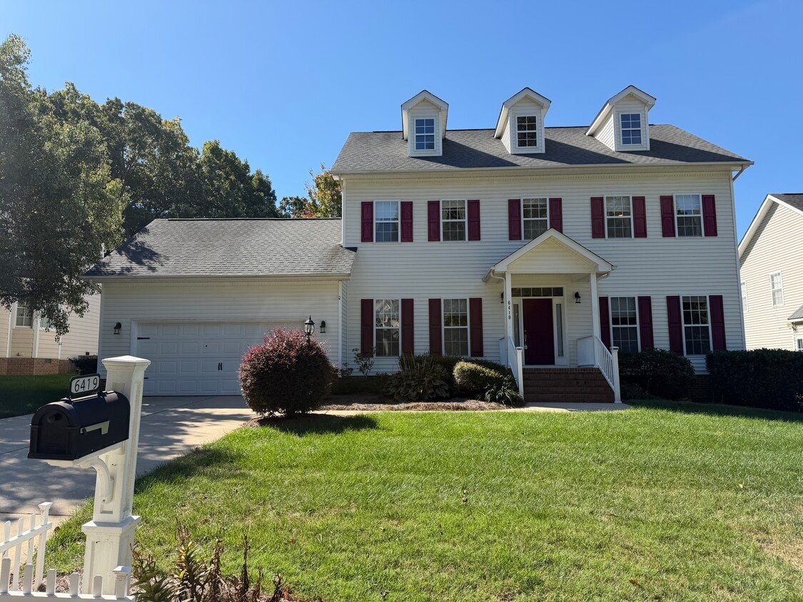 Beautiful 2 story home on a spacious lot with updated kitchen, bathrooms, and flooring - 6419 Woodmont Rd