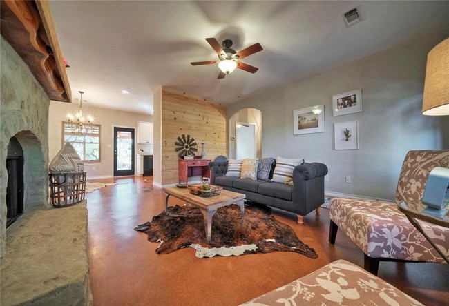 Building Photo - 10811 Wildwood Cir