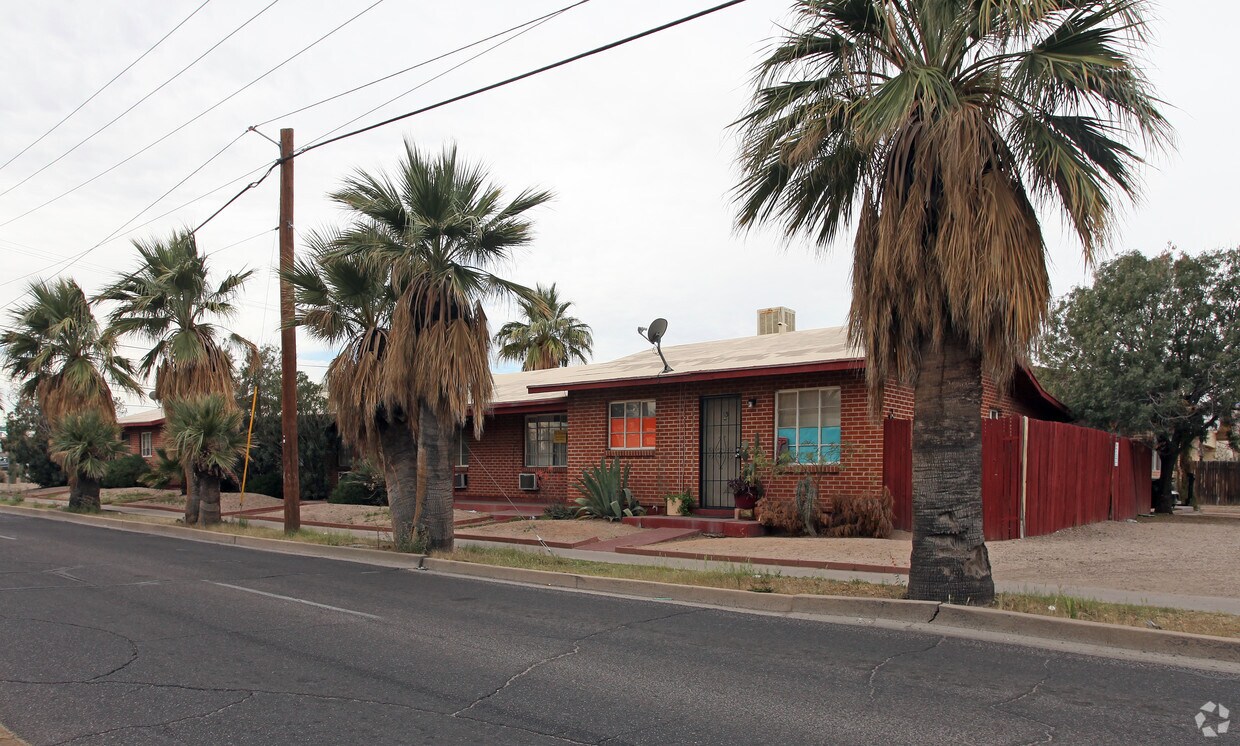 Primary Photo - Euclid Apartments