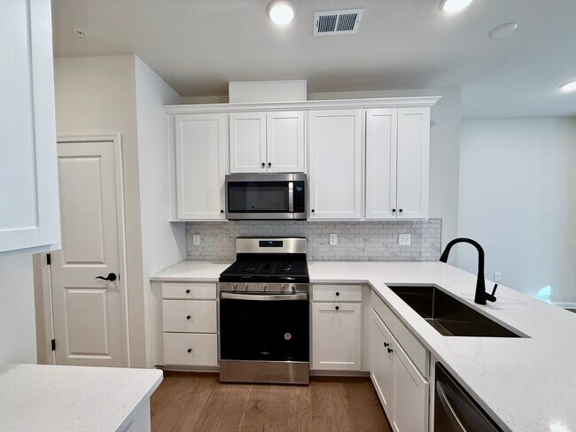 Building Photo - 109 Sadie Cir