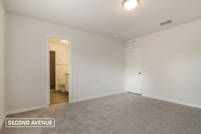 Building Photo - 280 Begonia Ln