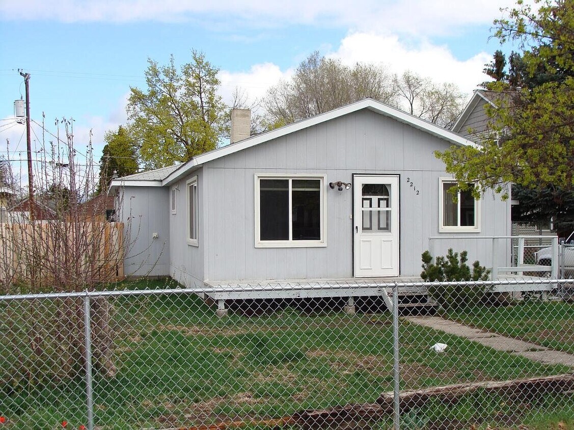 Primary Photo - 2212 Benton Ave